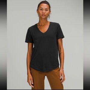 Lululemon Black Love V-Neck T-Shirt Size 8 Never Worn